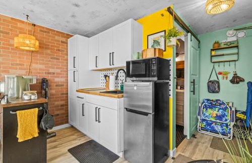 Waikiki Apartment | Oceanview Fresh Aloha Vibes Studio