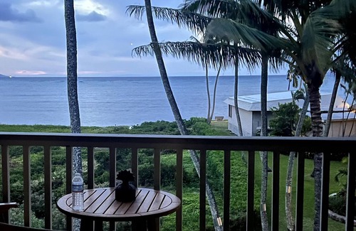 Ualapue Condo | Old Hawaii at its best Molokai Wavecrest Resort condo Ocean and West Maui views