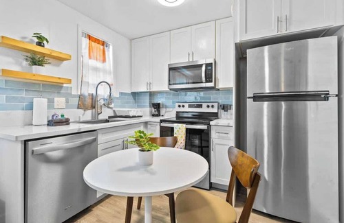 McCully - Moiliili Apartment | One Bed Honolulu Kaaha
