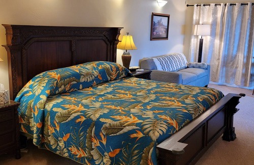 Papaikou House | Orchid Unit-Adult Only-Prvt Entry&Bathroom-King bed-A/C Option