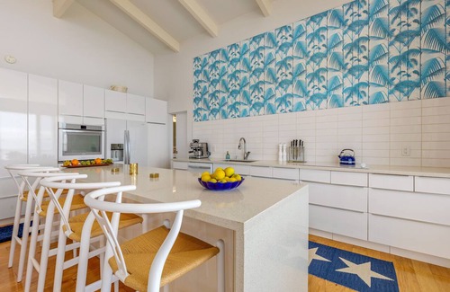 Honaunau-Napoopoo House | Panoramic Ocean View with Huge Covered Lanai & Hot Tub
