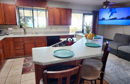 Kailua-Kona House | Panoramic Views, King Bed, Private, Close to Town.