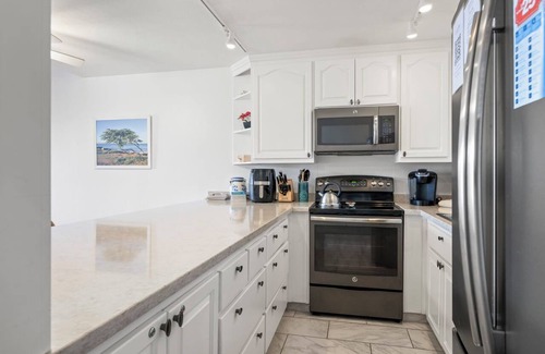 Kihei Condo | Partial Ocean Views W/AC and Kitchen-Kamaole Sands