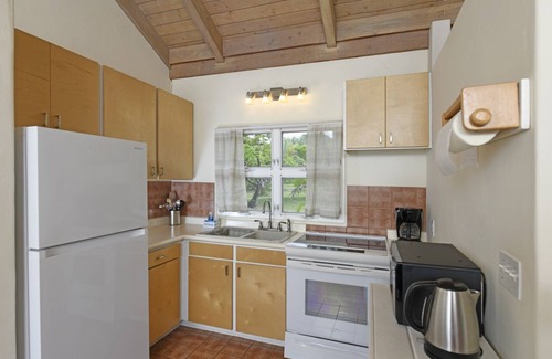 Pauwela Apartment | Peaceful Haiku Retreat Beach 10 Min & Paia 15 Min