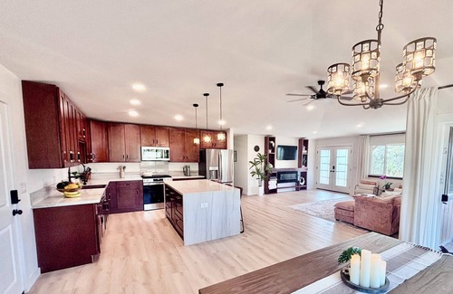 Ocean View House | Peaceful, stylish, modern Hawaiian getaway on one acre with views and stars!