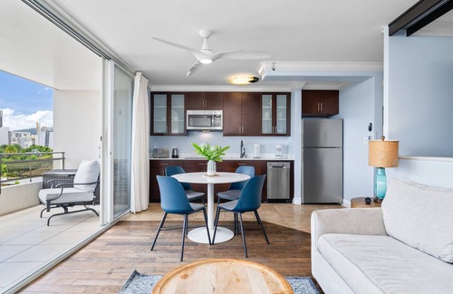 Waikiki Condo | Peak-a-Boo Ocean View, Steps to Waikiki Beach & Dining/Shops, FREE Parking!
