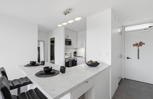 Waikiki Condo | Penthouse Oasis+W/D | Free Parking | Pets | Beach