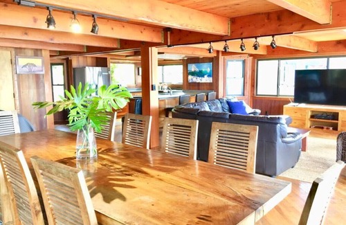 Pupukea House | Pipeline Beachfront House that Sleeps 12 Guest.