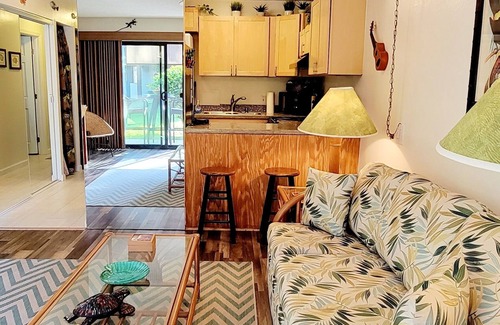 Kailua-Kona Condo | POPULAR ON OCEAN COMPLEX - GREAT AMENITIES, DISCOUNTS AND LOCATION!