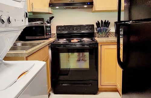 Kailua-Kona Condo | POPULAR ON OCEAN COMPLEX - GREAT AMENITIES, DISCOUNTS AND LOCATION!