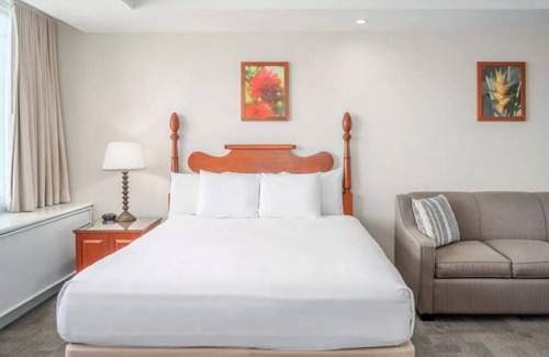 Kahului Hotel | Prime Location | Minutes from Kanaha Beach | Oceanfront w/Outdoor Pool Access
