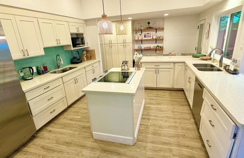 Kailua House | Private, Chic, Beach Retreat, 4BR in Kailua, pool