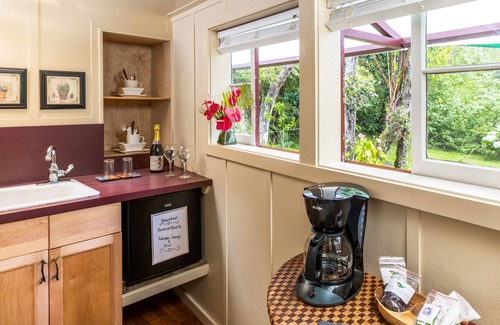 Volcano Cottage | Private Volcano Village Cottage