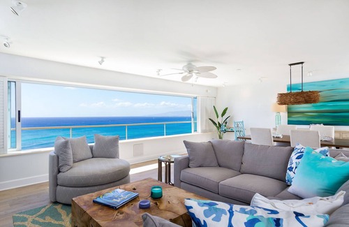 Diamond Head - Kapahulu - St. Louis Condo | Professionally Decorated, Beachfront, Double Unit on the 18th floor.