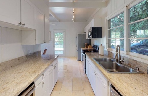 Kamuela House | Puako Tropical Garden Retreat - Across from Beach - New AC