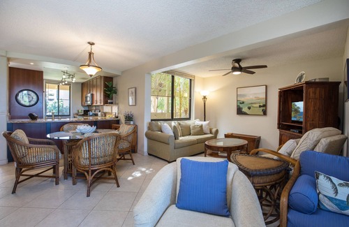 Kihei Condo | RARE SINGLE LEVEL 2 BEDROOM-SPECTACULAR OCEAN VIEWS-AC-METICULOUS CLEANING