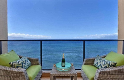 Honokowai Condo | Relaxing BeachFront Studio Amazing Views - Mahana 1113
