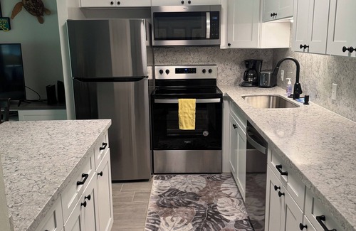 Kahuku Condo | Remodeled 2025, king bed, 2 Bathroom, sleeps 4