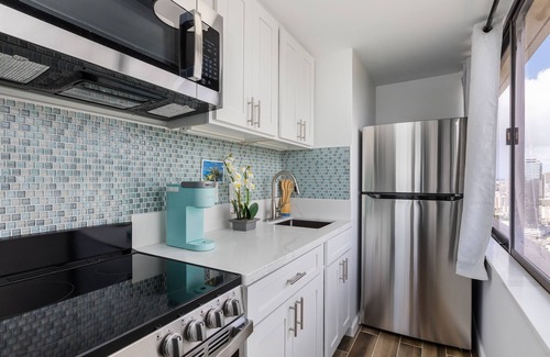 Waikiki Apartment | Remodeled Awesome View Waikiki Studio with Full Kitchen