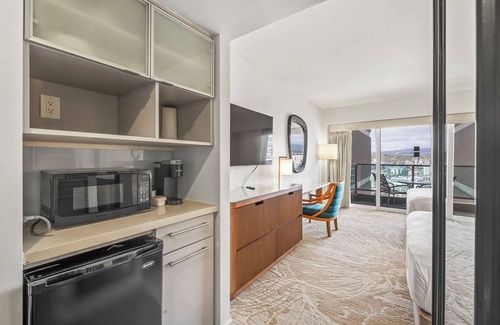 Ala Moana Condo | Renovated Incredible Partial Ocean View & Balcony Unit 1901