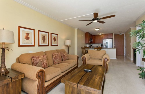 Ala Moana Condo | Renovated Oceanfront Condo