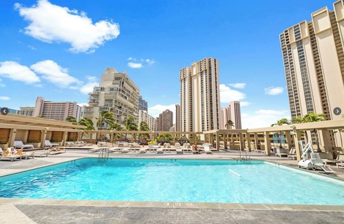 Ala Moana Apartment | Renovated, Stunning Ala Moana Partial Ocean View Studio 2324