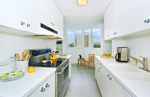 Diamond Head - Kapahulu - St. Louis Condo | Rolling surf, gentle trade winds, and unparalleled ocean views await you!