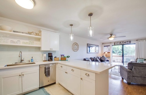 Nawiliwili Condo | Saltwater Pool Access: Lihue Gem Near Bar & Grill!