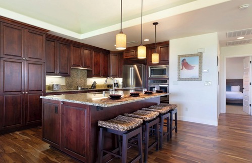 Kamuela House | Savor The Best - Beautifully decorated with Golf Course And Maui Views