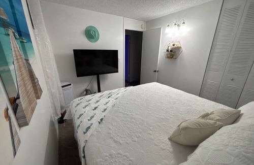 McCully - Moiliili Bed & Breakfast | Seaside Escape with Two Bedrooms