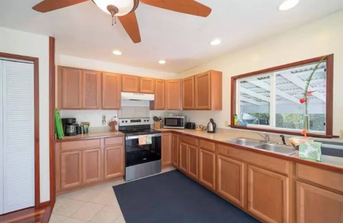 Orchidlands Estates House | Secluded Forest Retreat - King Suites with AC and Hot Tub