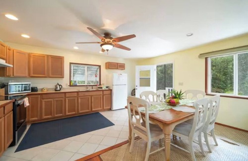 Orchidlands Estates House | Secluded Forest Retreat - King Suites with AC and Hot Tub