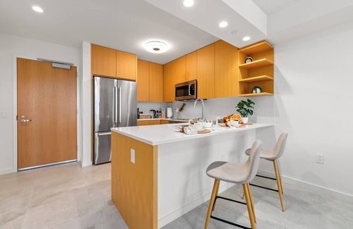 Ala Moana Condo | Sky-High Condo w/Ocean Views & Gym, Pool, Spa Access | Kapiolani Sky Suite