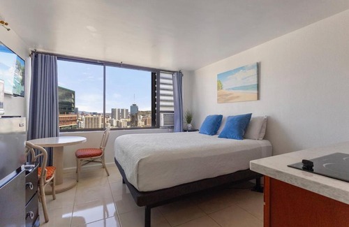 Waikiki Apartment | Skyline Island Stay - Two Adjoining Studios