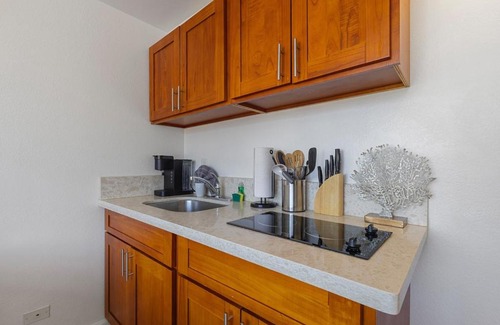 Waikiki Apartment | Skyline Island Stay - Two Adjoining Studios