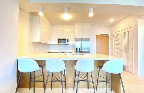 Ala Moana Condo | Sophisticated 2bdrm Condo with Stunning Views