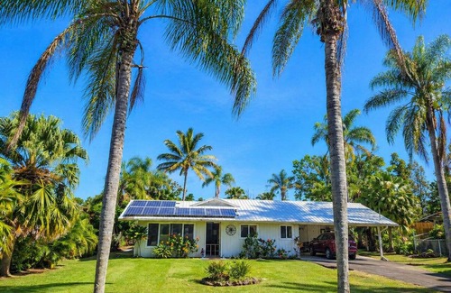 Kapoho House | Spacious 3-Bedroom Tropical Pahoa Home - Pet Friendly - Fast Wifi