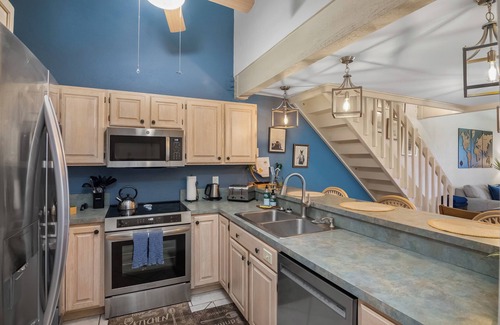 Waikoloa Condo | Spacious 3 bedroom ocean view, large balcony, King beds, Pool & Spa