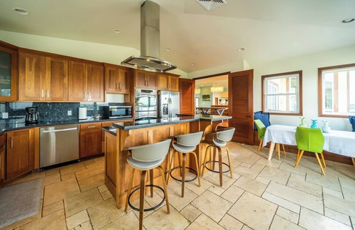 Hauula House | Spacious 6-bedroom beachfront estate with hot tub, AC, near shopping center
