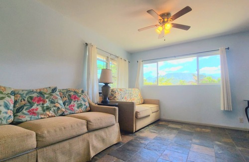 Mokuleia House | Spacious North Shore cottage with lush mountain scenery in the country!