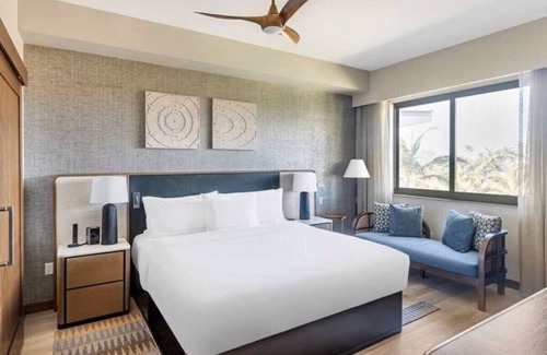 Kihei Resort | Spend Thanksgiving in Maui! Hilton Kihei 3-Bedroom Premier Ocean View Penthouse