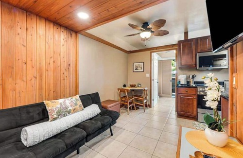 Hilo Apartment | Stay in the Heart of Hilo in a Remodeled Condo with Pool & Lanai