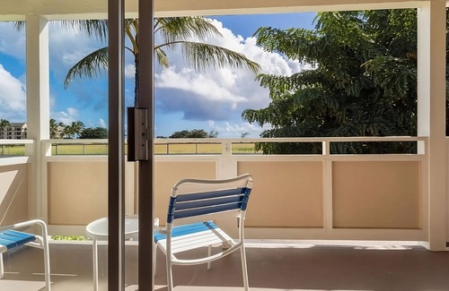 Wailua Hotel | Steps from the Ocean! 4 Stunning View Suites | Balcony and Kitchen + 3 Pools
