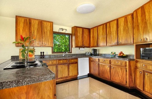 Poipu House | Stunning 270° Hapuʻu Mtn Views Walk to Beach Pool A/C Sleeps 12 Ocean
