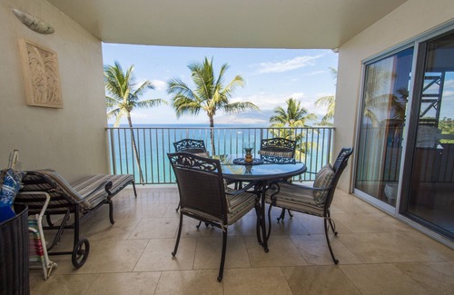 Kihei Condo | Stunning! Fully Air-Conditioned Penthouse Level Ocean Front 1 Bedroom - #609
