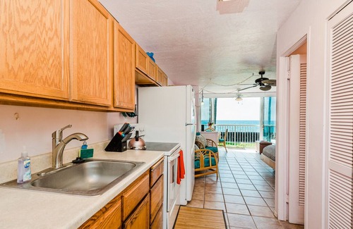Kahaluu Bay Condo | Summer Deal Oceanfront Alii Drive Studio with Pool and Ocean Views