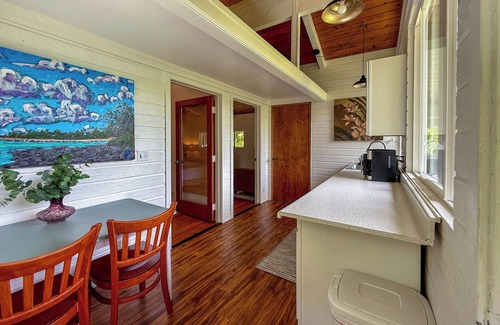 Hawi Apartment | Sun kissed 1-bedroom apartment minutes from Hawi.