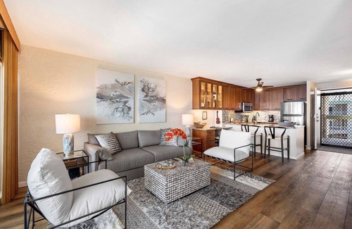 Kailua-Kona Condo | Super Clean~Ocean Front! Watch Whales & Dolphins while having your coffee