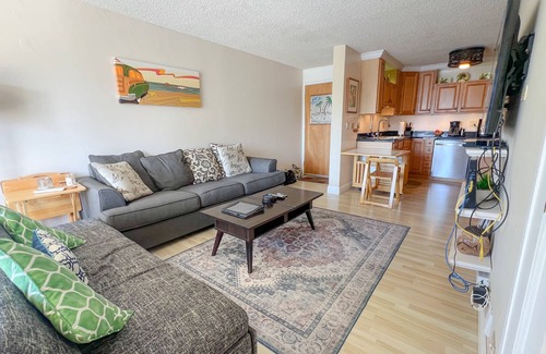 Waikiki Condo | Surfer's Sanctuary at Waikiki Lanais