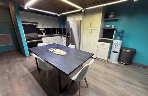 McCully - Moiliili Condo | The Eastwood Executive Office-Urban Honolulu Hideout Parking+Convention Center